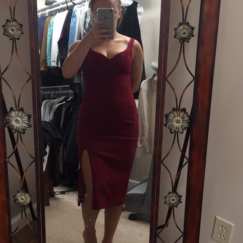 Burgundy Lulus midi dress